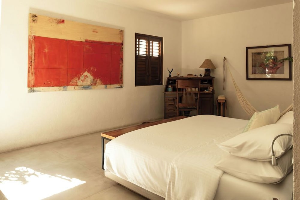 Deluxe Room, 1 King Bed photo 3