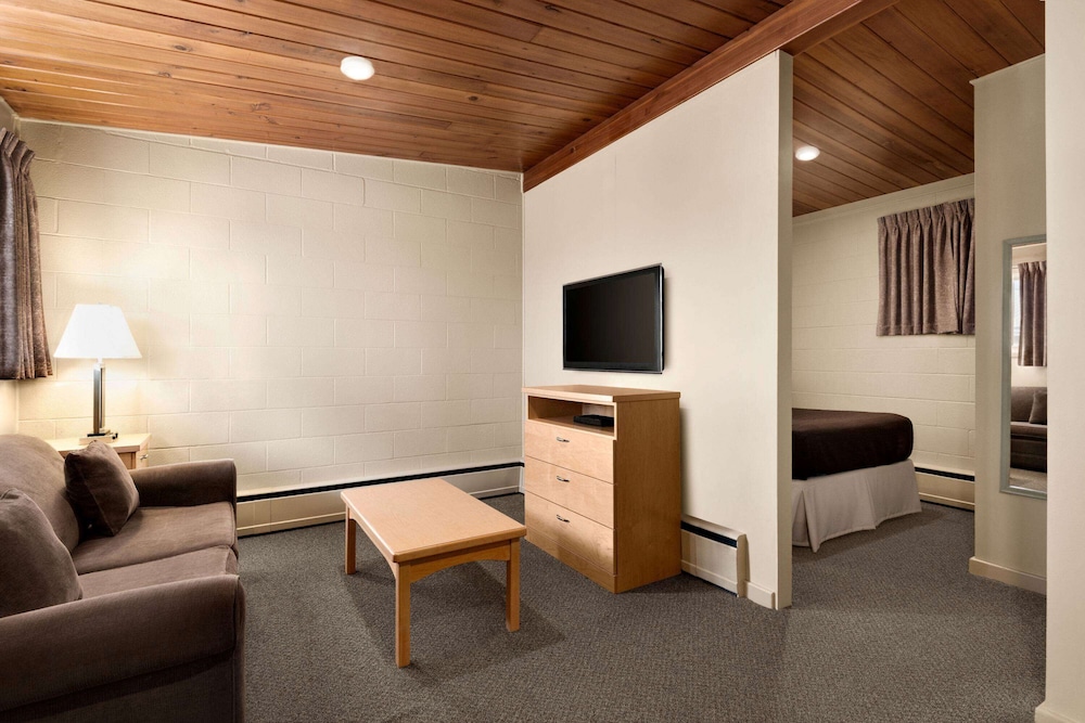Room, 1 Double Bed, Smoking, Kitchenette photo 3
