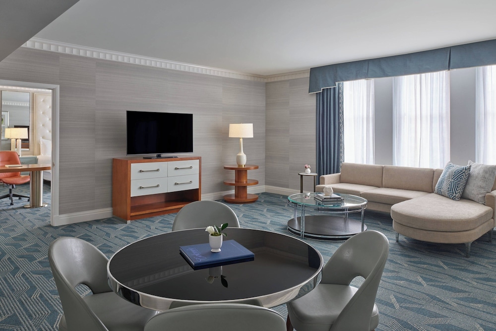 Royal Suite, 1 Bedroom, City View thumbnail 5