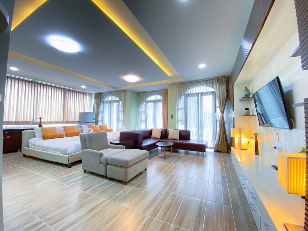 VIP Family Room - Photo 1