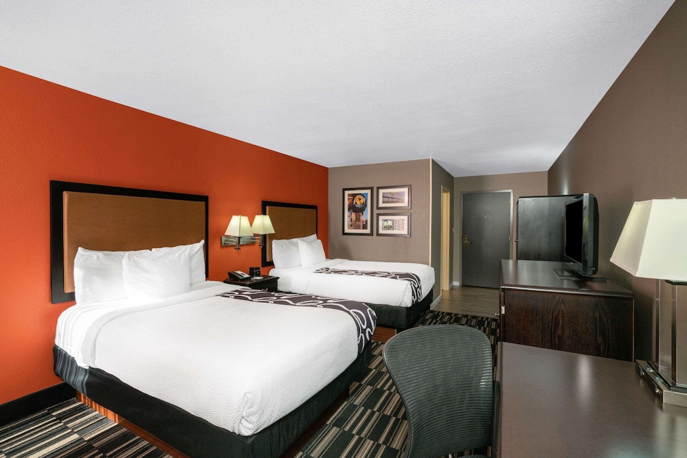 Room, 2 Double Beds, Non Smoking - Photo 4