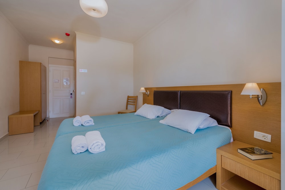 Superior Double or Twin Room, Mountain View, Garden Area - Photo 8