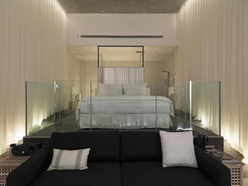 Deluxe Double Room, 1 King Bed, Pool View photo 2