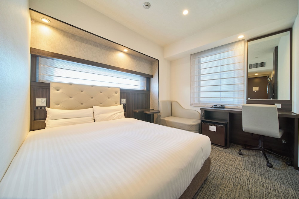 Double Room, Smoking