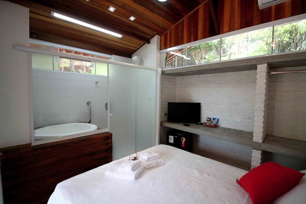 Exclusive Room, 1 Queen Bed, Bathtub, Garden View photo 2