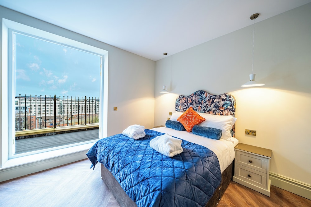 Deluxe Room, 1 King Bed, Balcony
