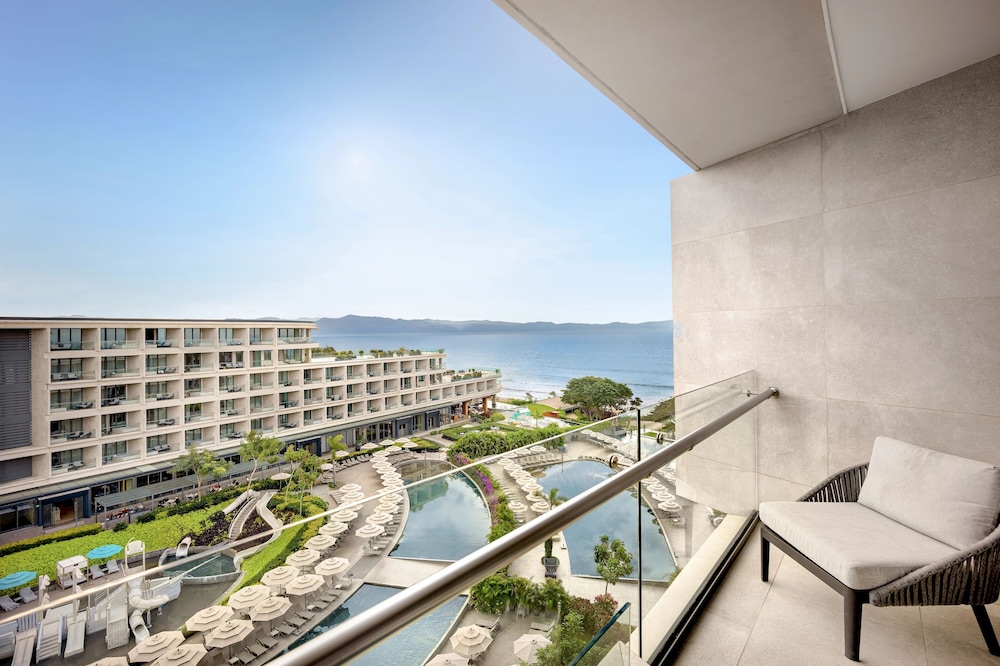 Preferred Club Jr Suite Ocean View King