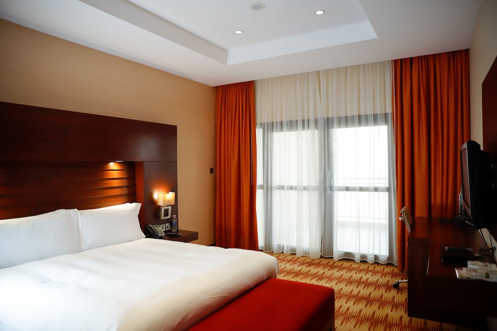 Suite, 1 Bedroom, Balcony - Photo 12