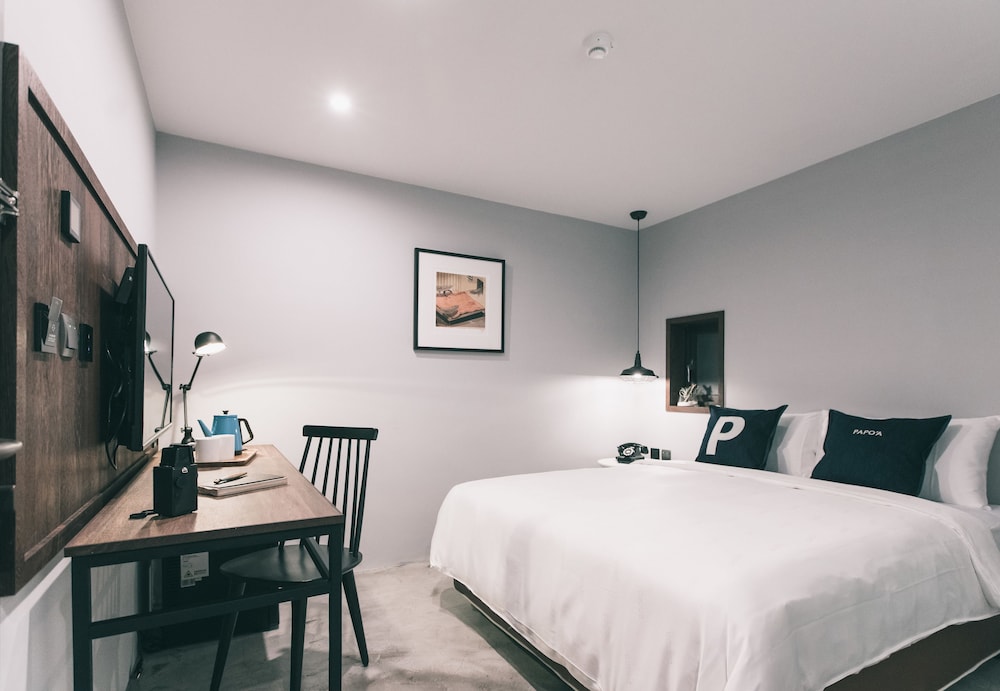 Standard Double Room, 1 Double Bed (transom windows) photo 1
