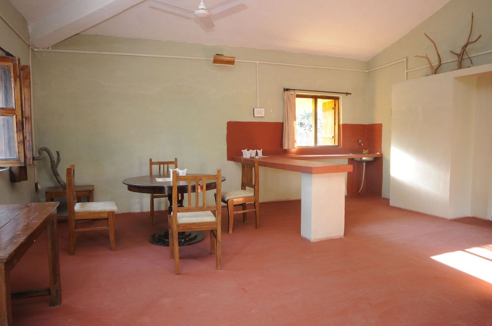 Luxury Room, 1 King Bed, Non Smoking photo 2