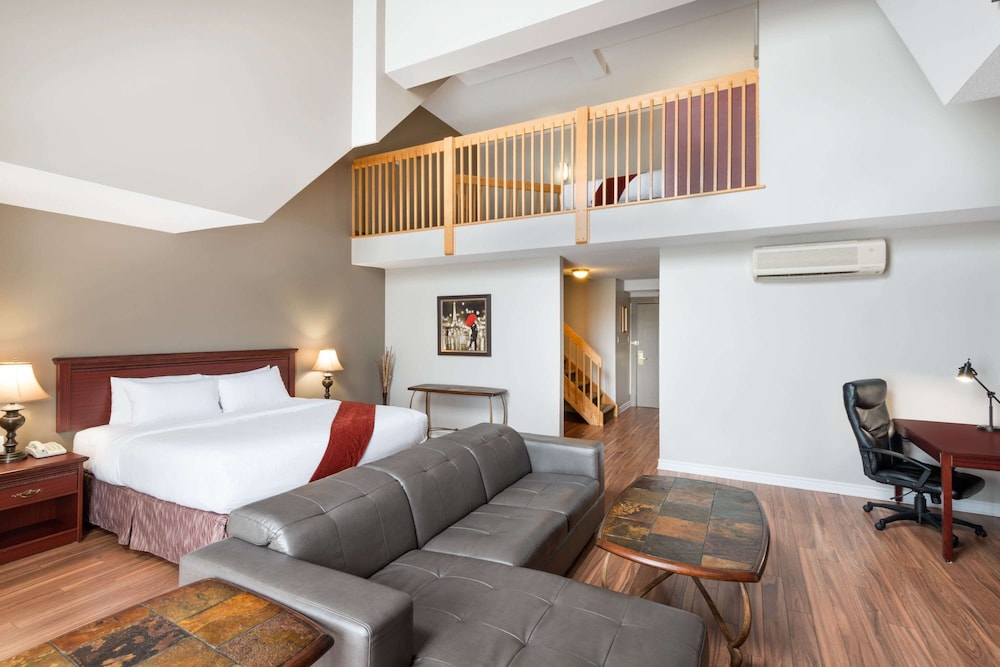 Deluxe Suite, Multiple Beds, Non Smoking photo 2