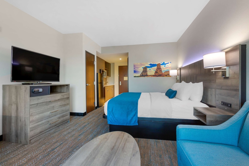 Standard Room, 1 King Bed, Non Smoking, Kitchenette (with Sofabed) - Photo 2