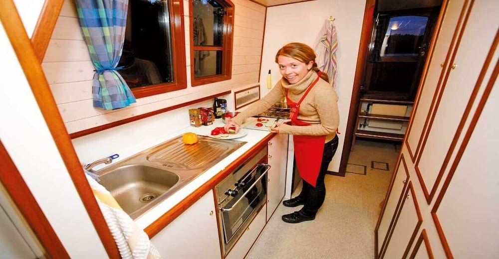 Houseboat Kormoran 1140 photo 2