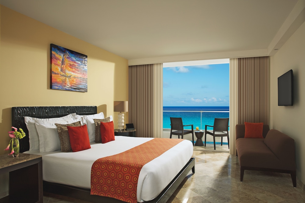 Family Room, Multiple Beds, Partial Ocean View