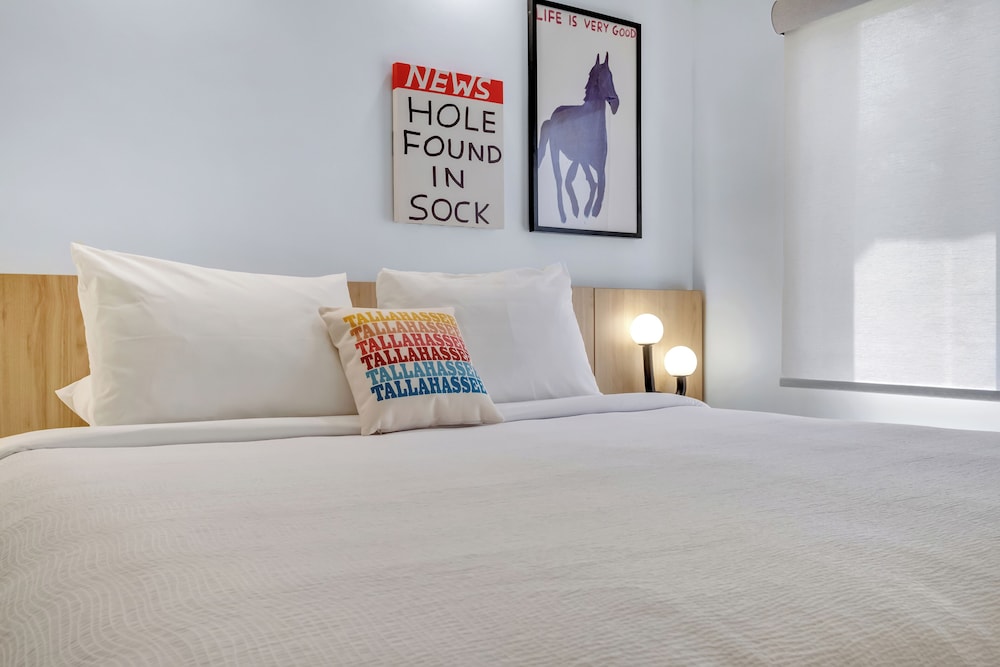 Standard Room, 1 King Bed - Photo 3
