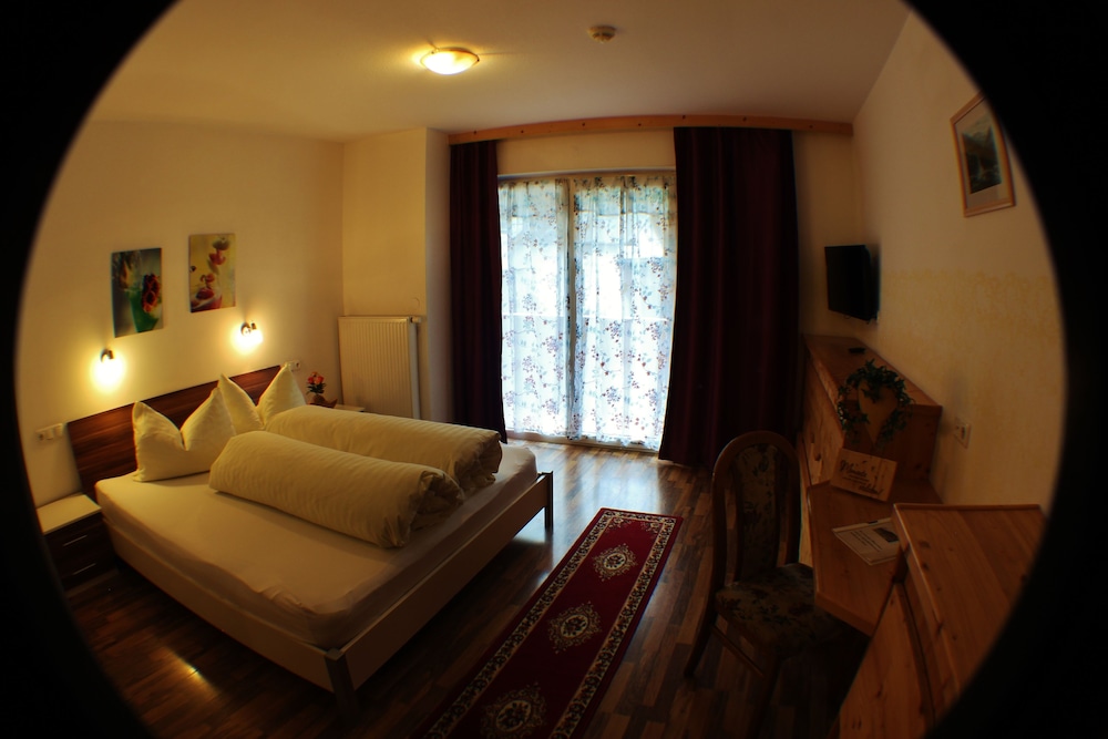 Business Quadruple Room, Accessible photo 3