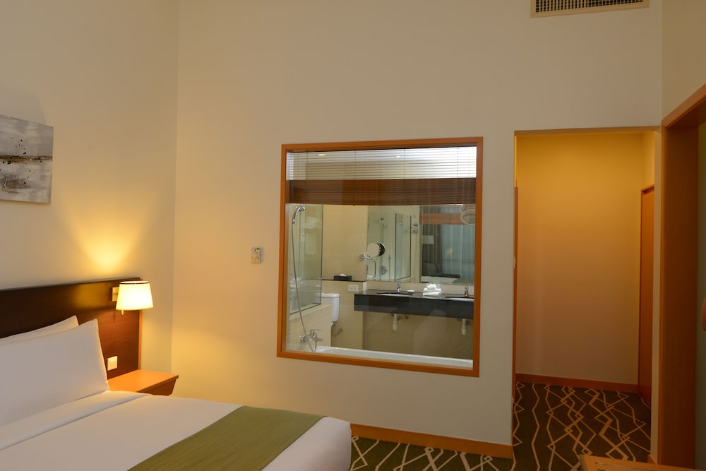 Suite, 1 King Bed, City View - Photo 4