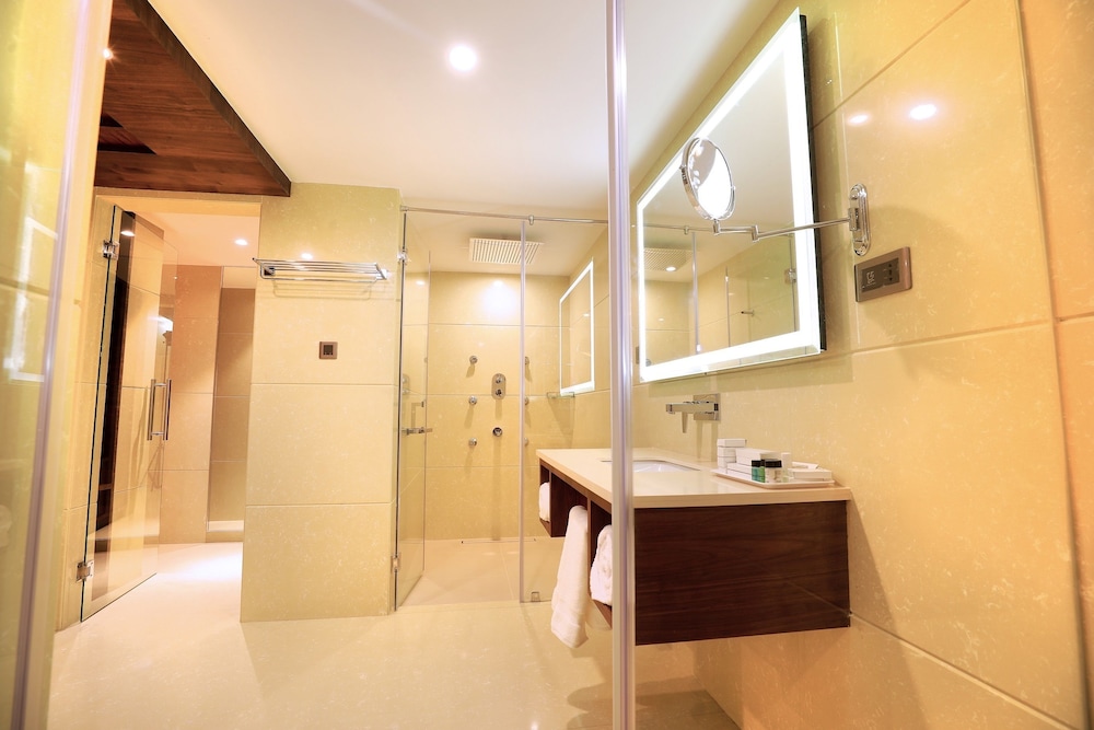 Luxury Suite photo 3