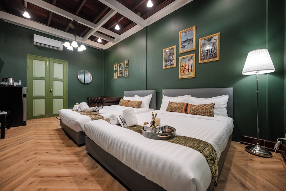 Family Quadruple Room, 2 Queen Beds, Non Smoking