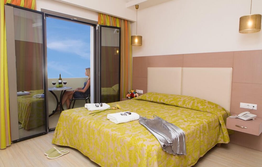 Double or Twin Room, Sea View photo 2