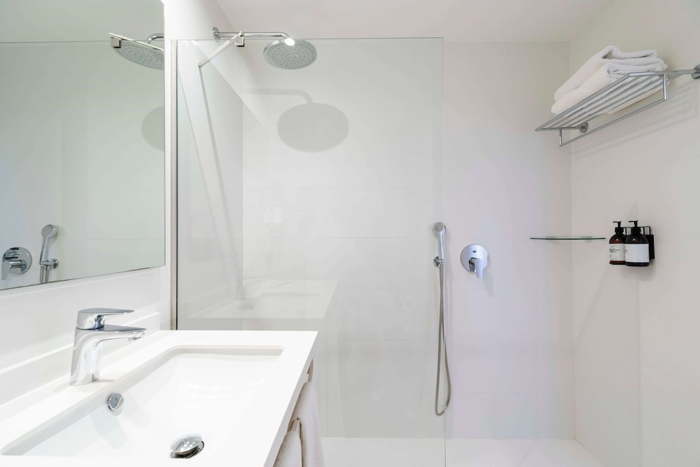 Superior Double Room, Balcony, Pool View (2 Adults) - Photo 5