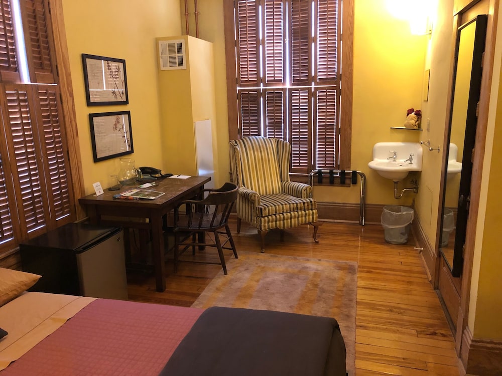 Suite, Ensuite, City View (Room 09) photo 2