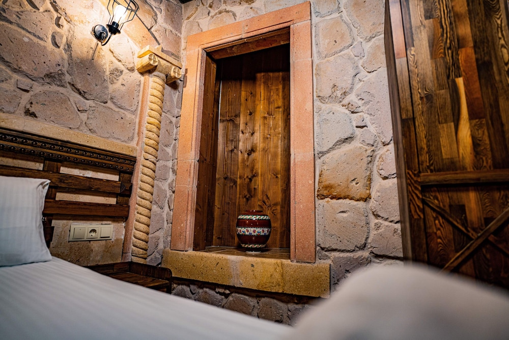 Junior Room, Jetted Tub, City View - Photo 14