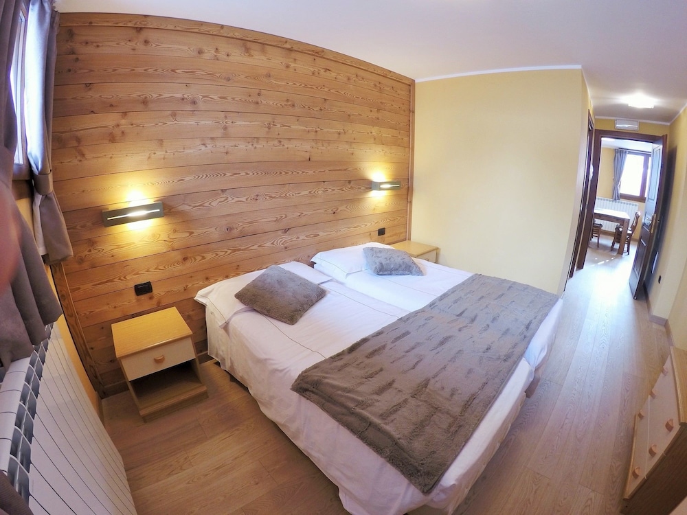 Family Apartment, Basement, 2 Bedrooms, Kitchen, Garden View photo 2