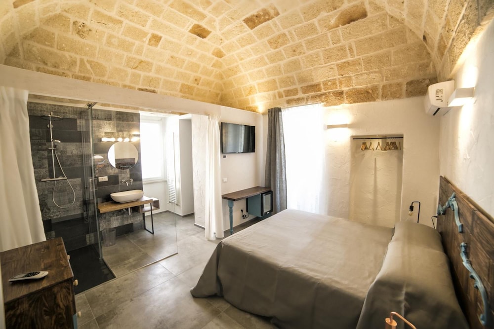Deluxe Double Room, 1 King Bed, Private Bathroom