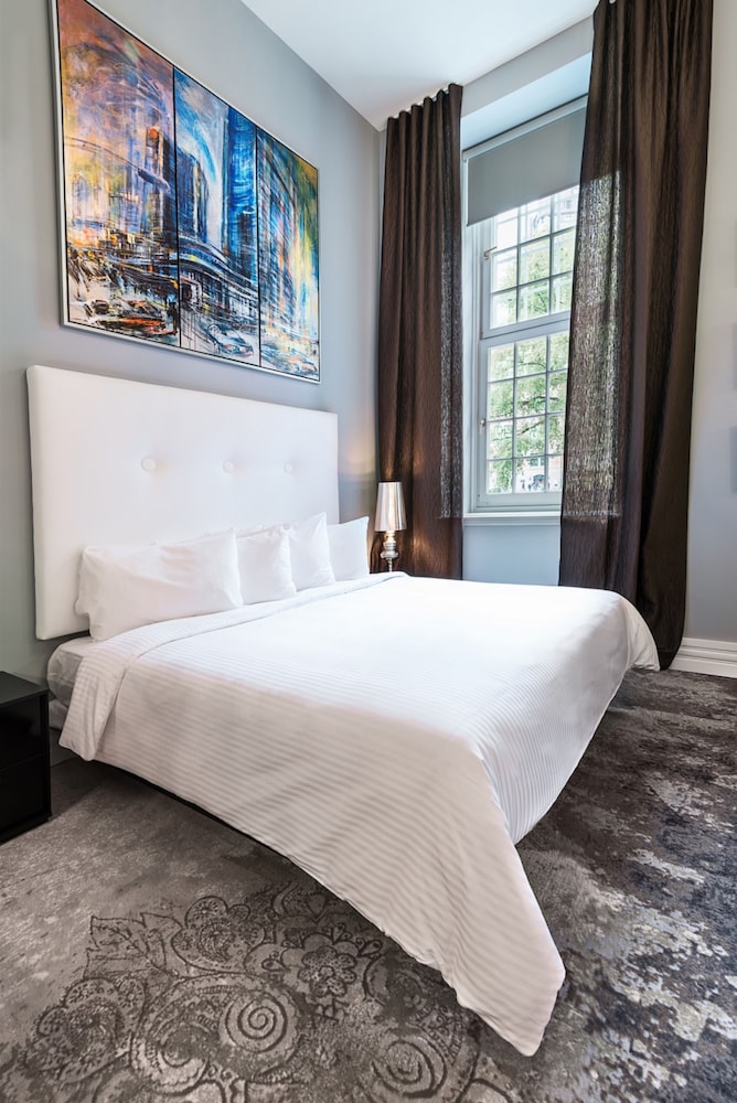 Deluxe Room, 1 King Bed, Park View photo 1