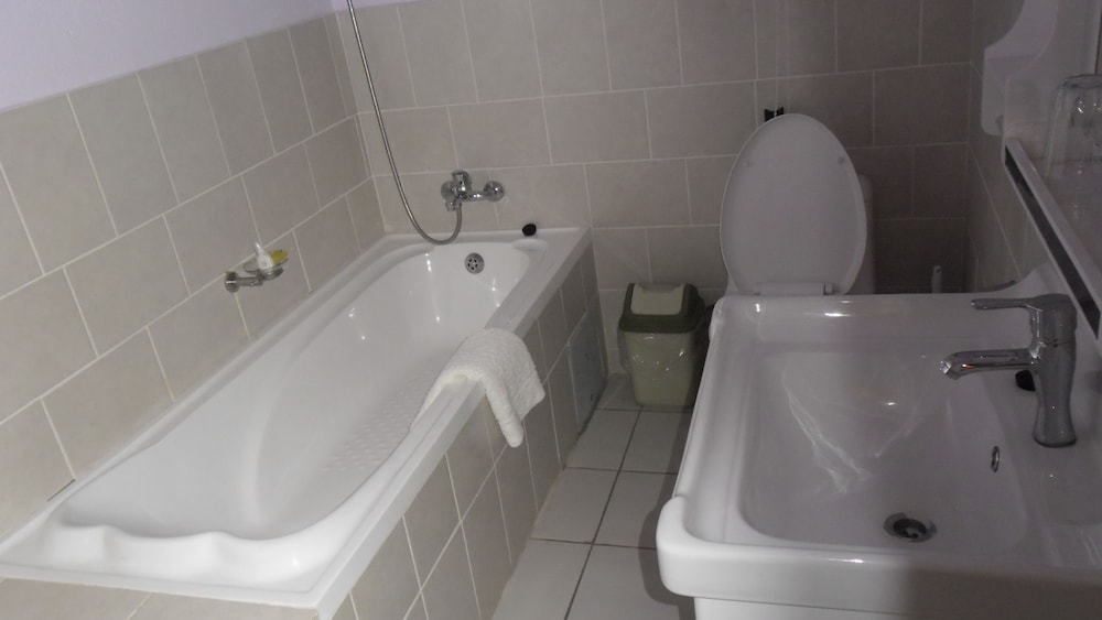 Basic Double Room, 1 Double Bed, Non Smoking photo 3