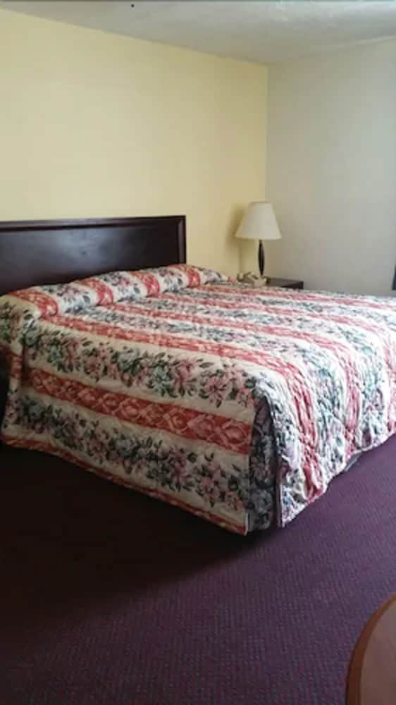 Standard Room, 1 King Bed, Smoking photo 1
