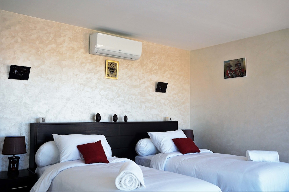 Deluxe Bungalow, Lagoon View (Single Beds) photo 2