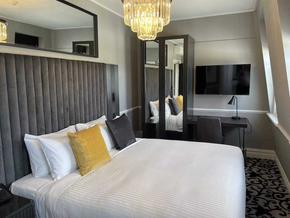 Delmonte Room photo 3