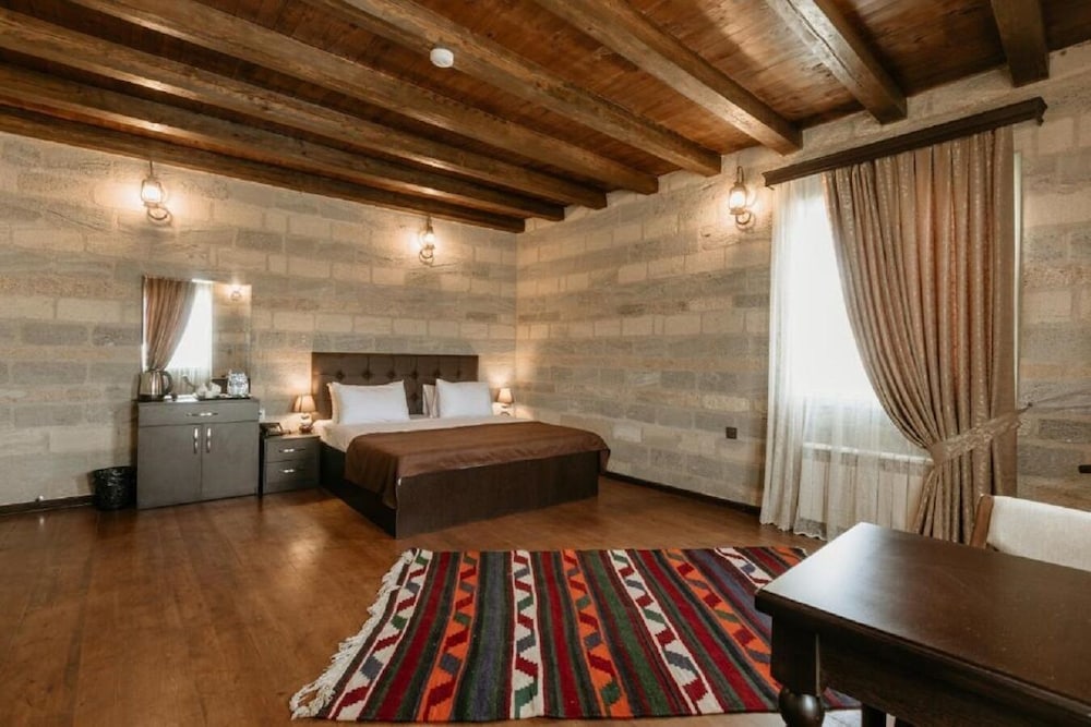 Luxury Suite, City View