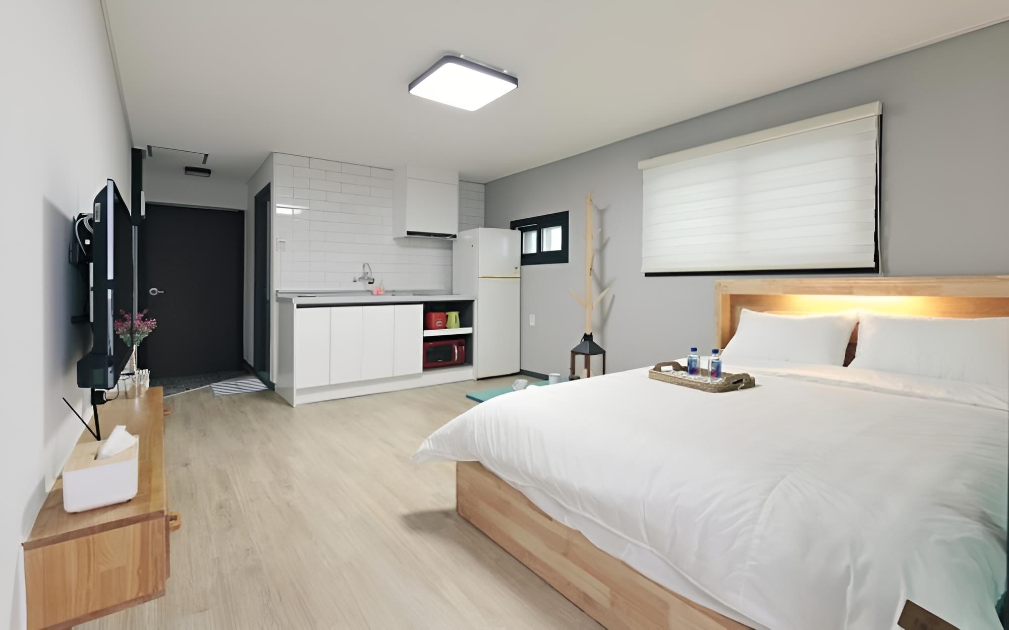 Room (3-E) - Photo 1