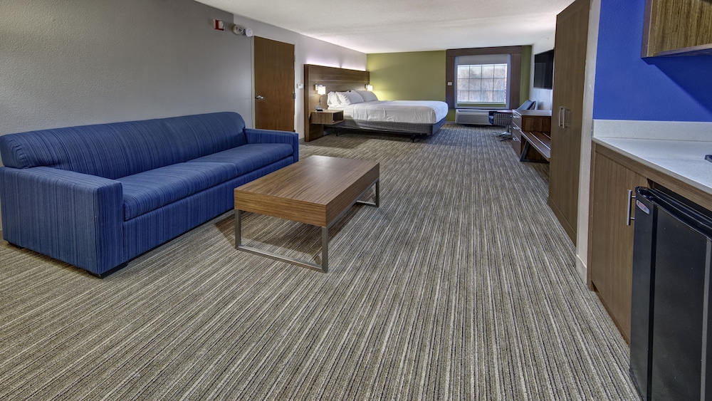 Suite, 1 King Bed, Accessible (Mobility, Accessible Tub)