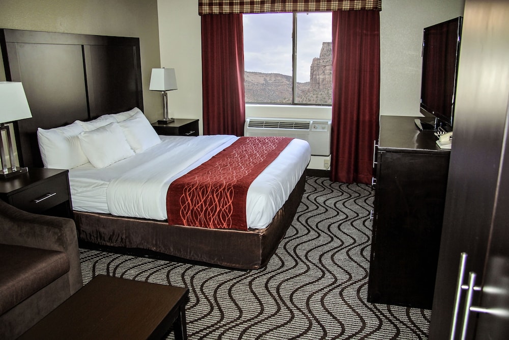 Standard Room, 1 King Bed, Non Smoking - Photo 2