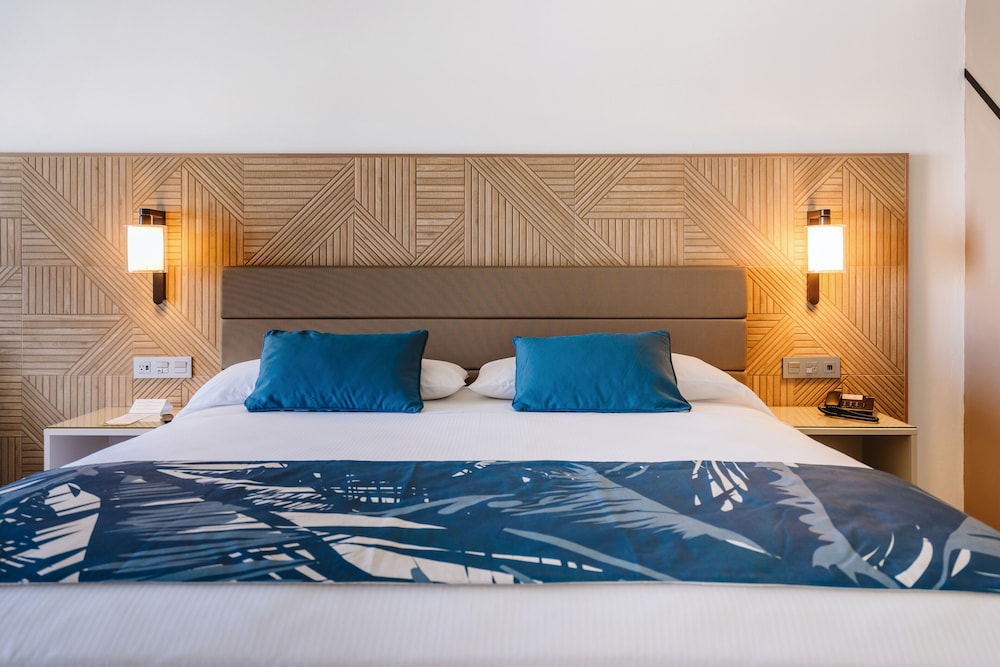 Standard Double Room, Oceanfront (l)