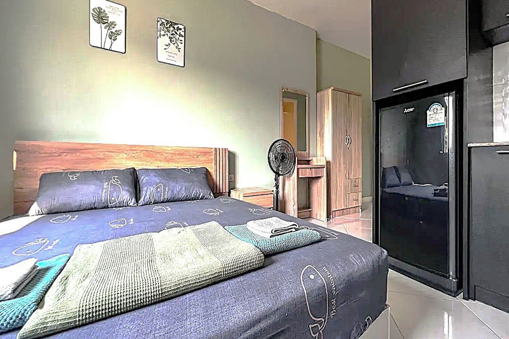 Deluxe Room, Kitchen, City View