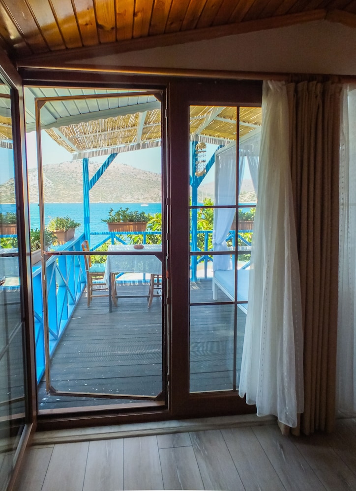 Deluxe Room, Balcony, Sea View photo 1