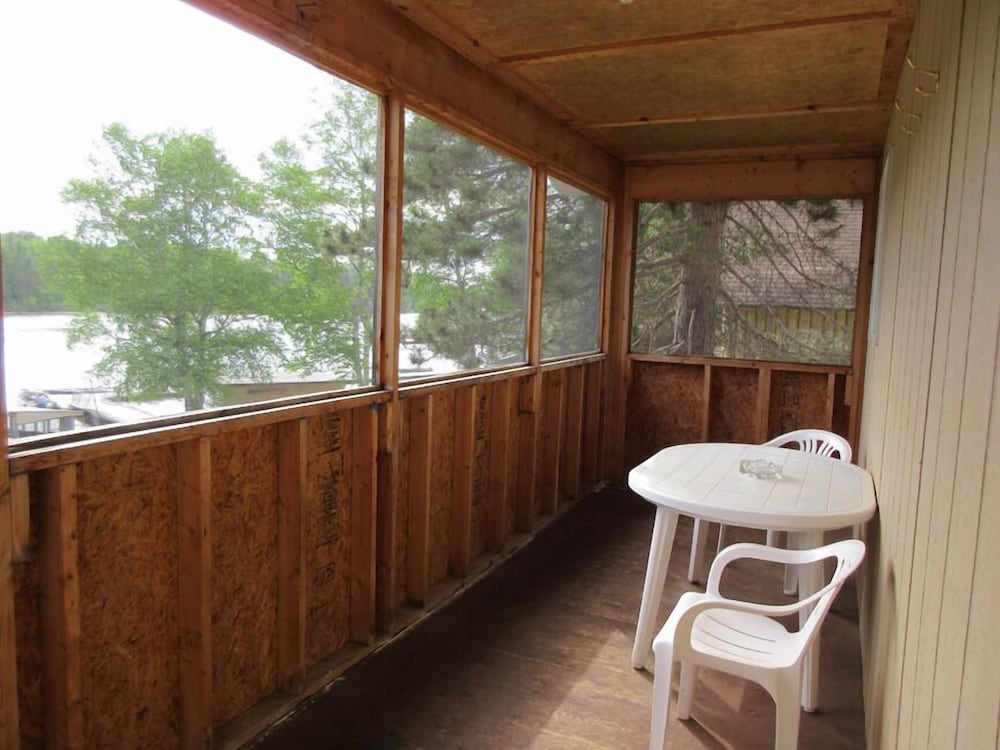 Cabin (8 Passengers) photo 1