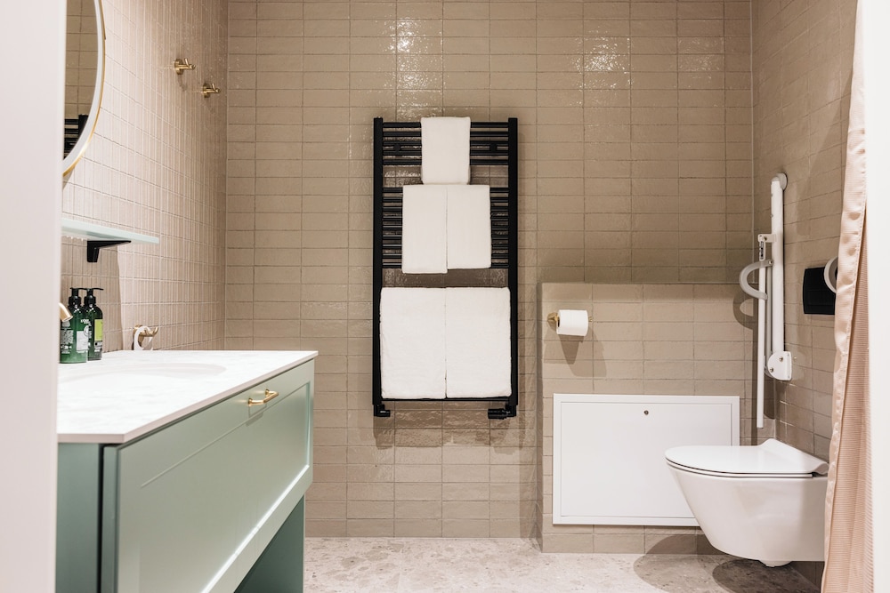 Suite - Photo 9