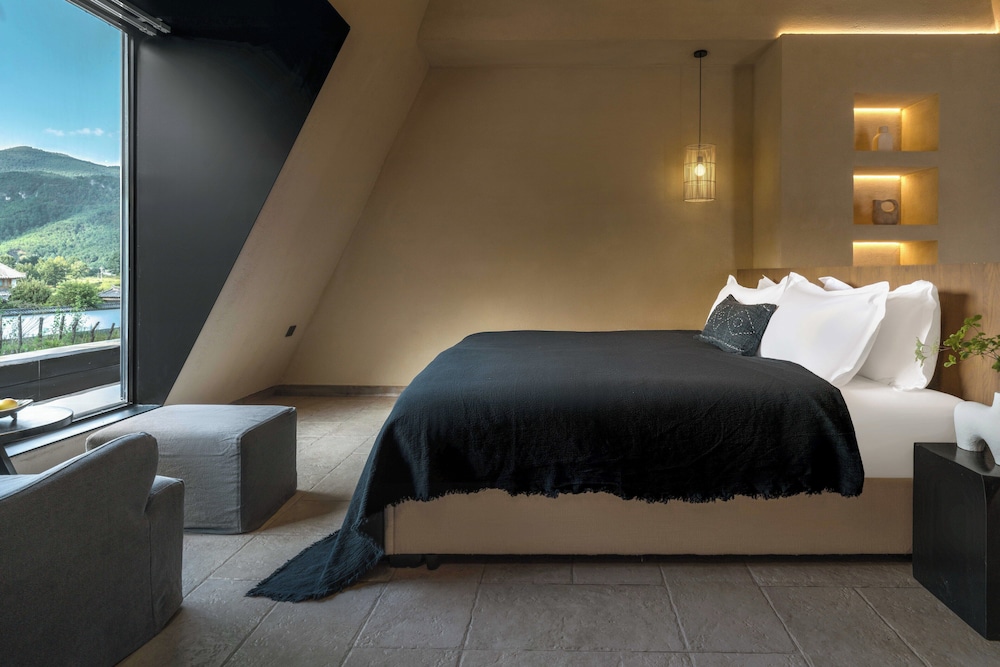 Deluxe Double Room, Mountain View, Courtyard Area