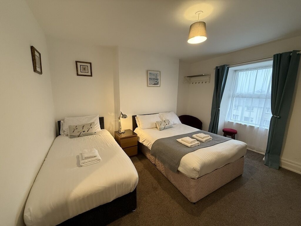 Suite, Ensuite (Double + 2 single beds) photo 2