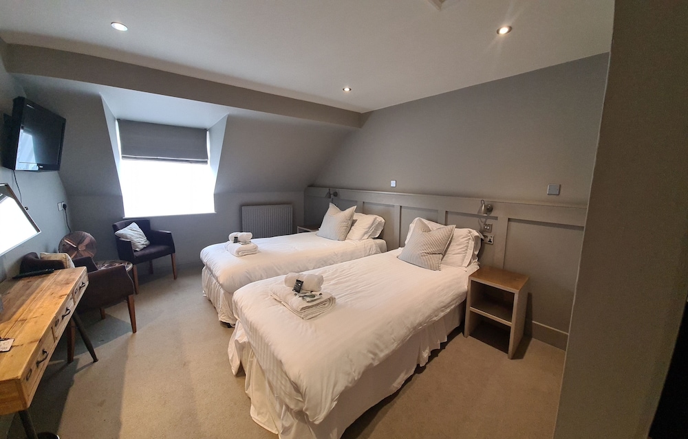 Superior Twin Room, Ensuite photo 1