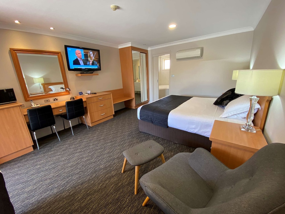 Superior Room, Multiple Beds, Non Smoking, Microwave - Photo 3