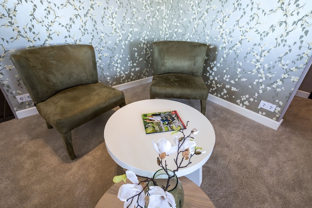 Panoramic Suite, 1 King Bed, Jetted Tub, Tower photo 3