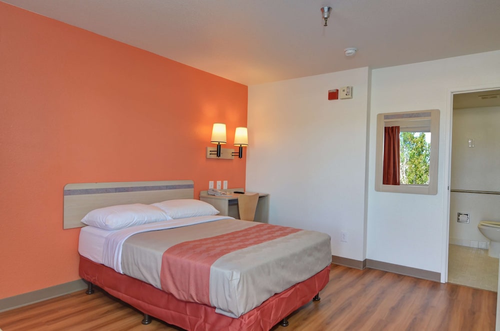 Standard Room, 1 Double Bed, Non Smoking photo 2