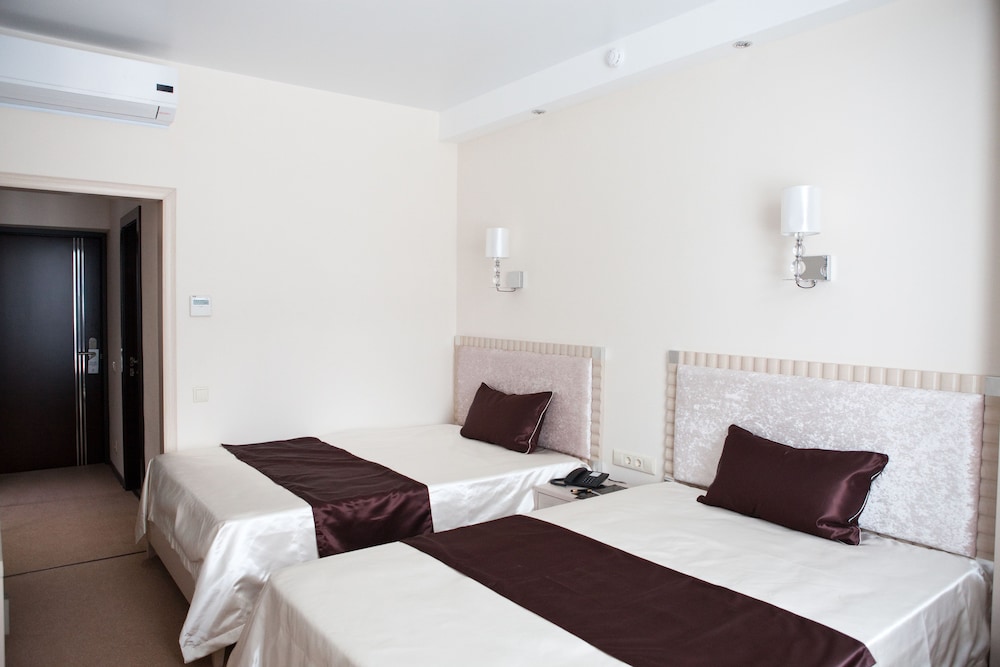 Superior Twin Room, 2 Double Beds photo 2